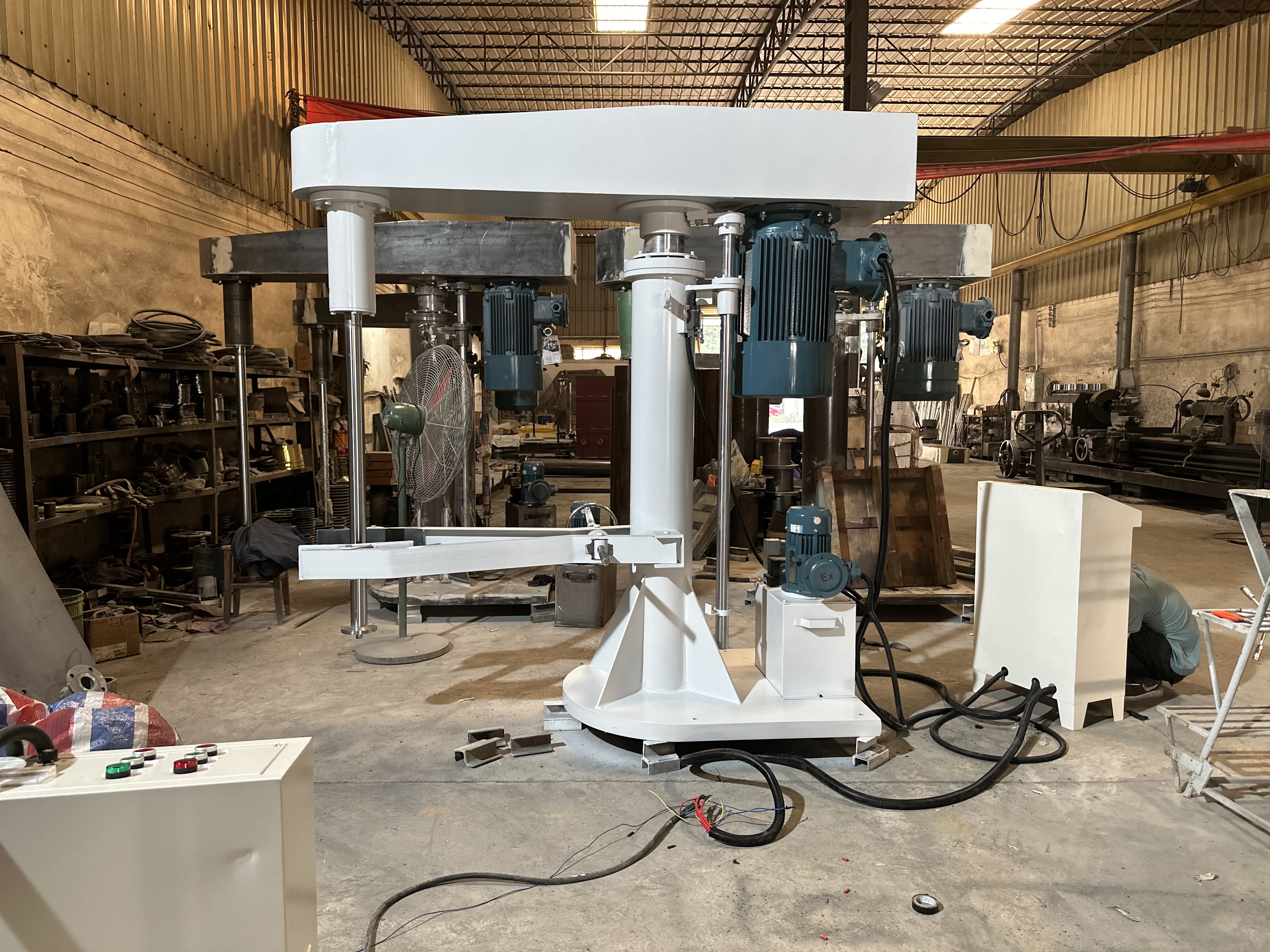 夾桶分散機(jī)