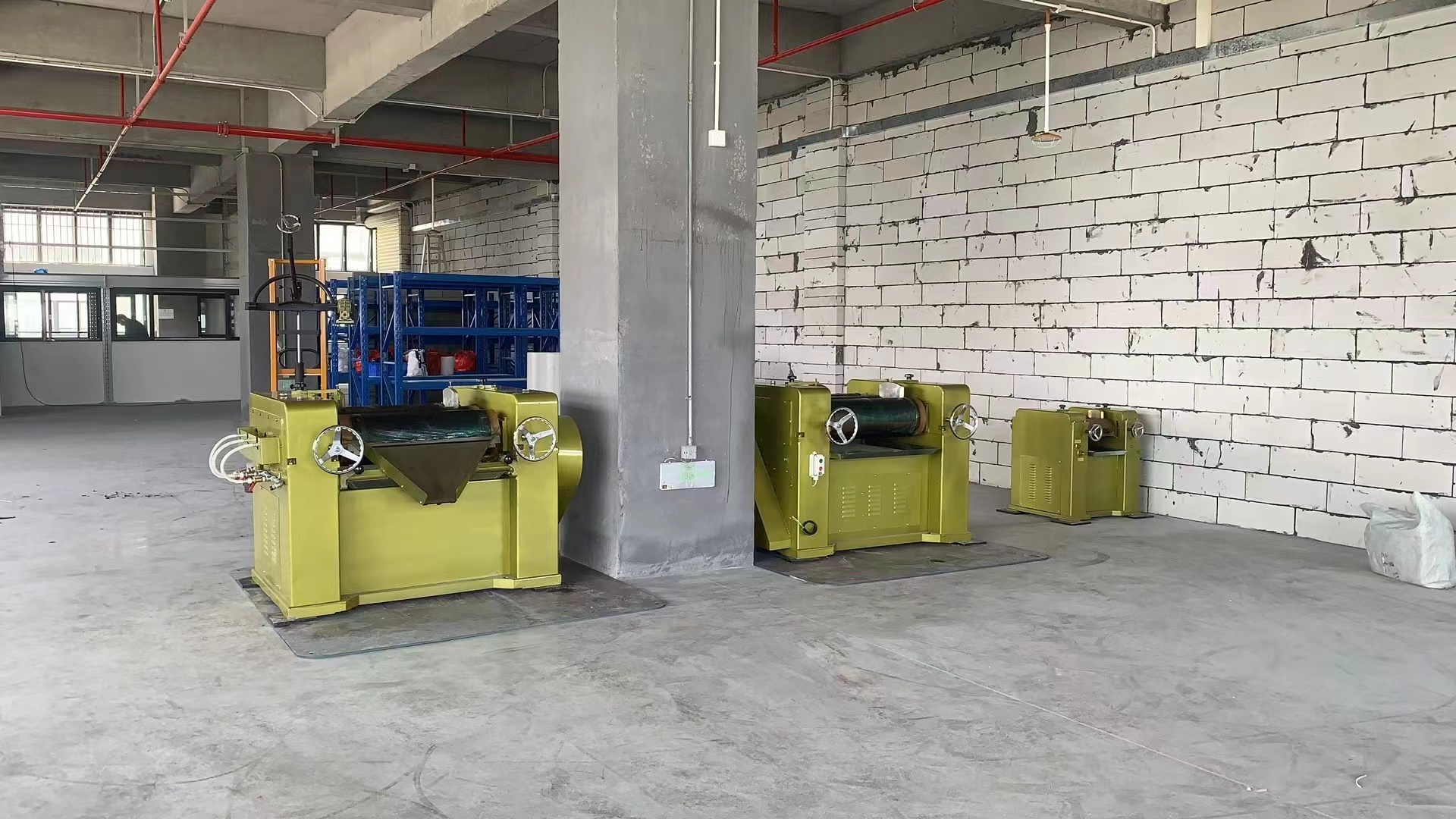 廣州市奮宏化工有限公司S-260 三輥研磨機采購方案