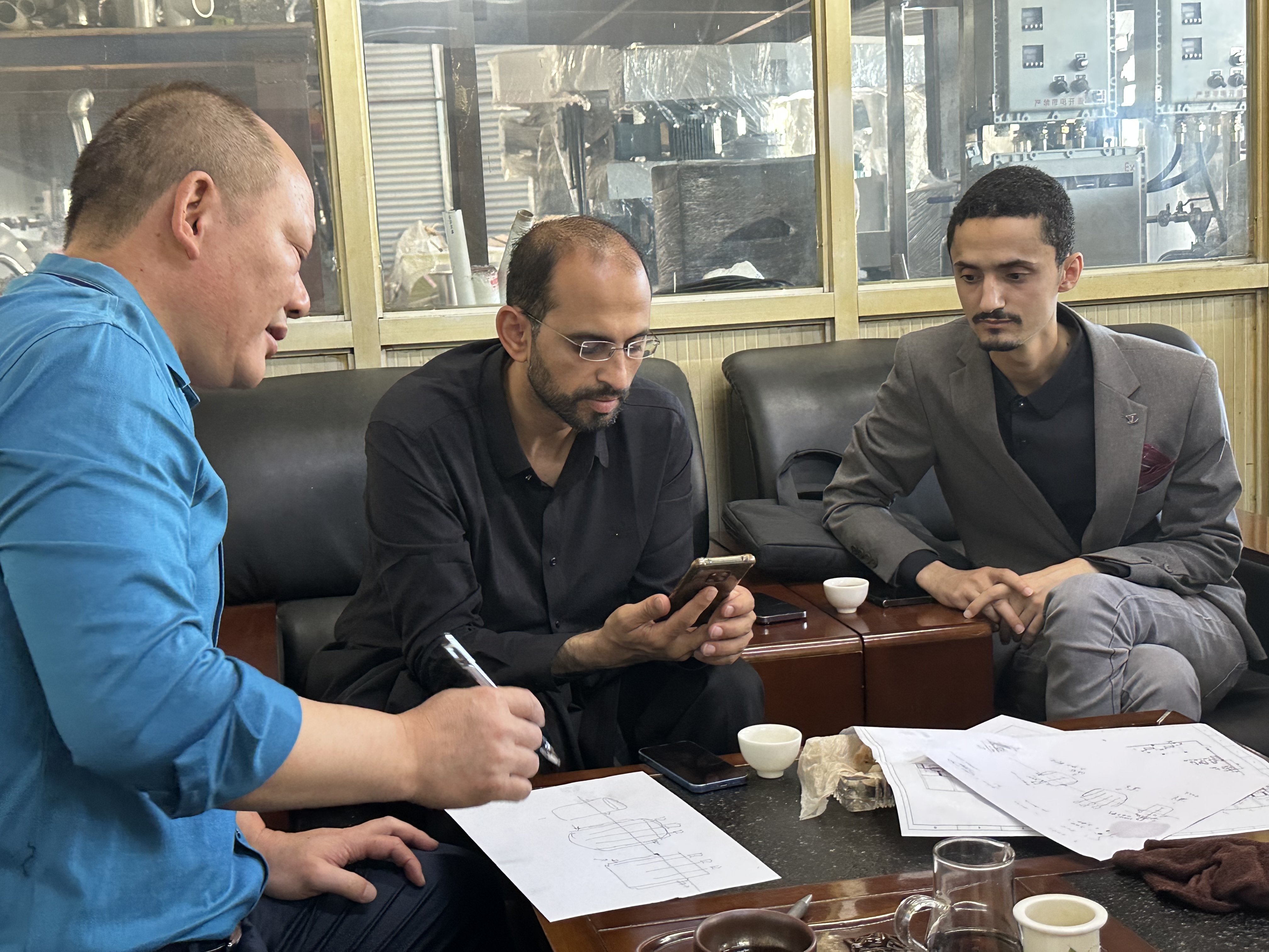 發(fā)往 迪拜 阿聯(lián)酋 化工反應(yīng)釜攪拌釜 及配套設(shè)備采購(圖3)