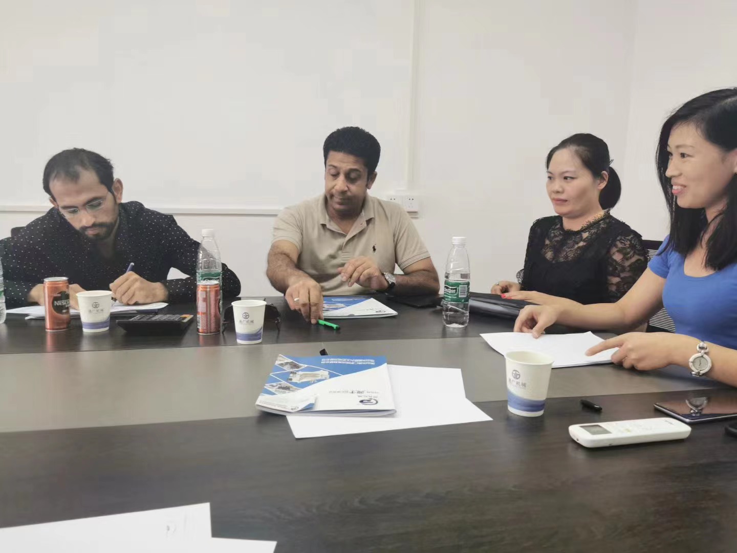 迪拜阿聯酋 采購平臺反應釜15臺 及高速分散機 工程案例分享