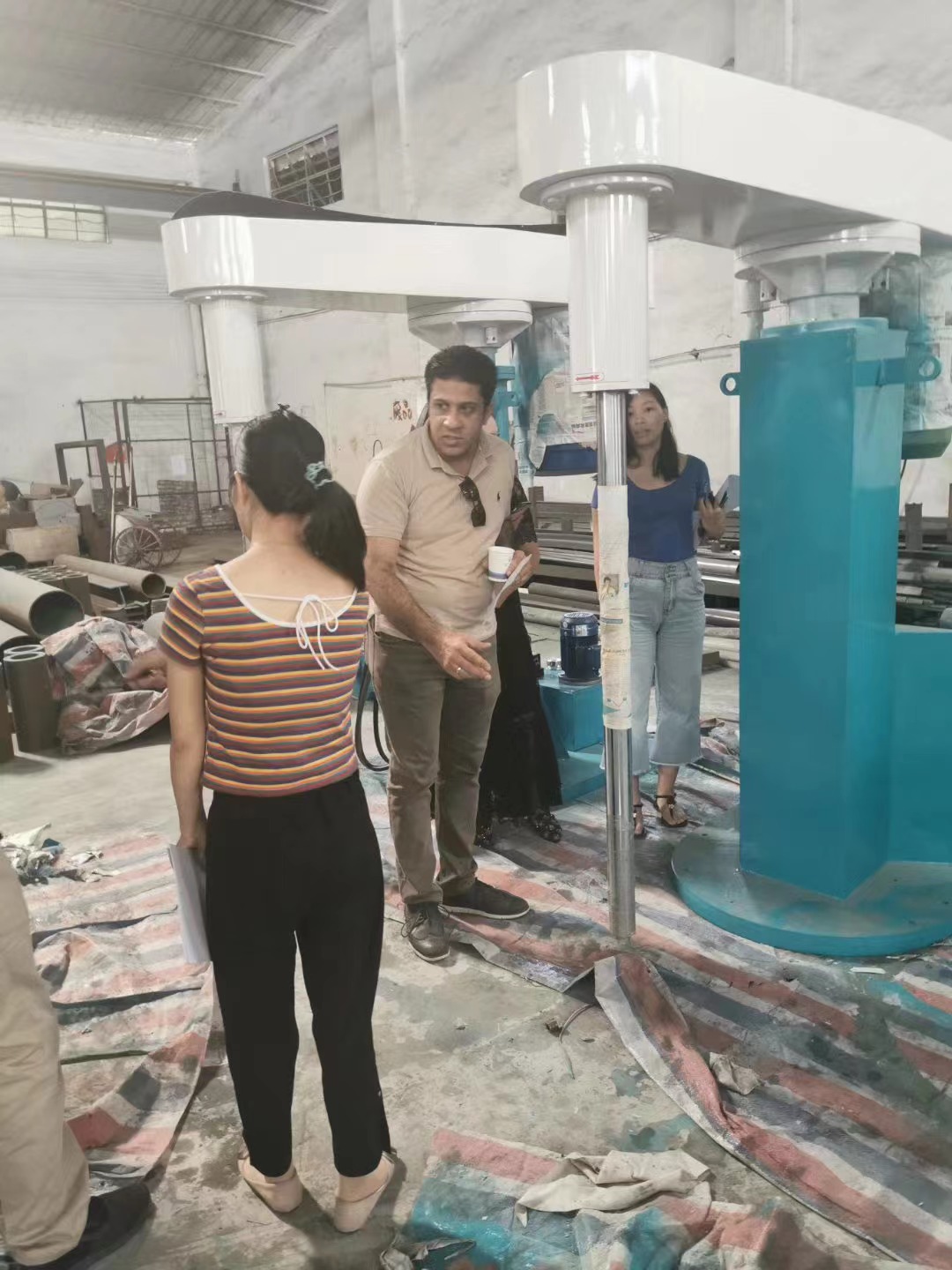 迪拜阿聯(lián)酋 采購平臺反應(yīng)釜15臺 及高速分散機 工程案例分享(圖2)